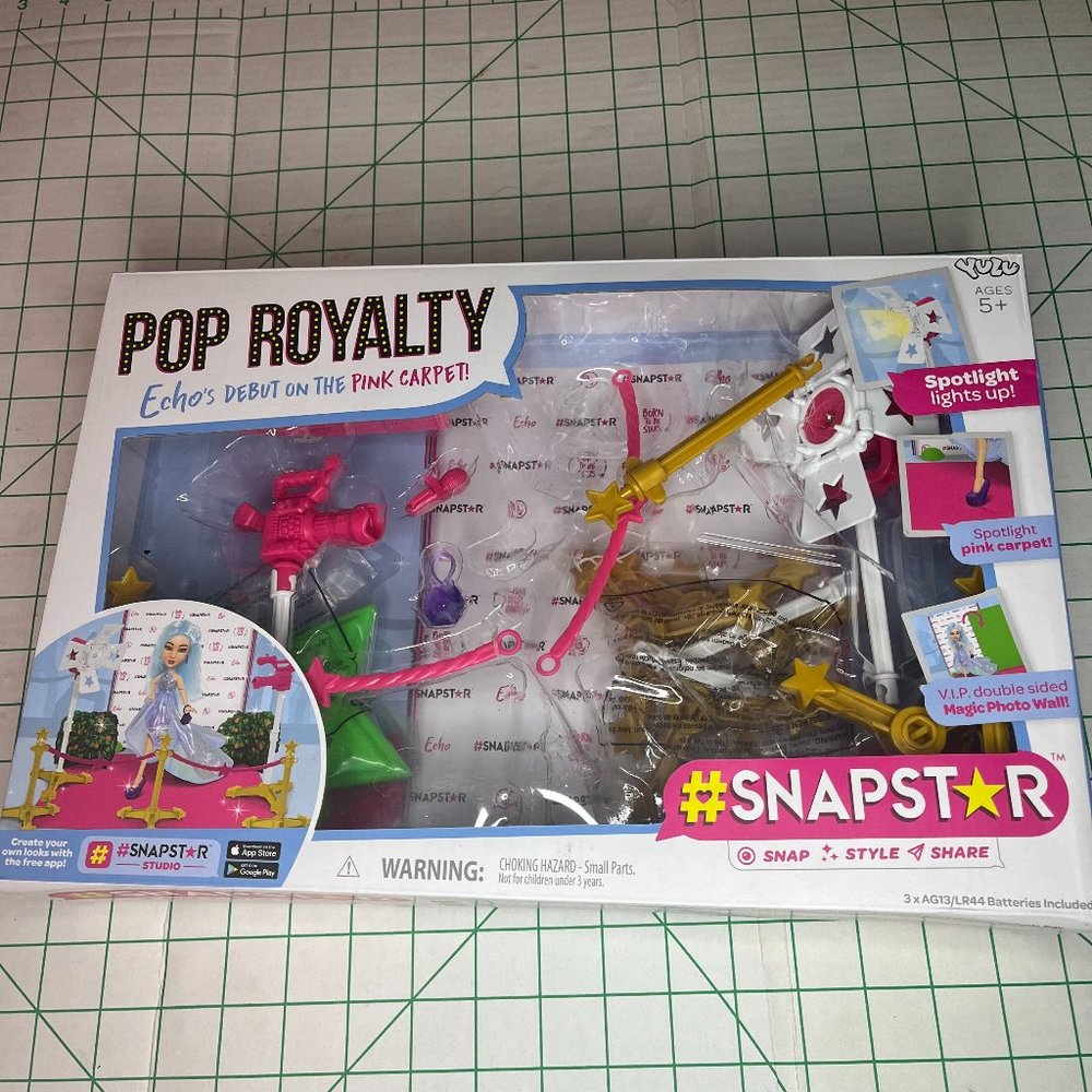 YULU Pop Royalty Echo Debut Pink Carpet camera Spotlight Snapstar NO DOLL